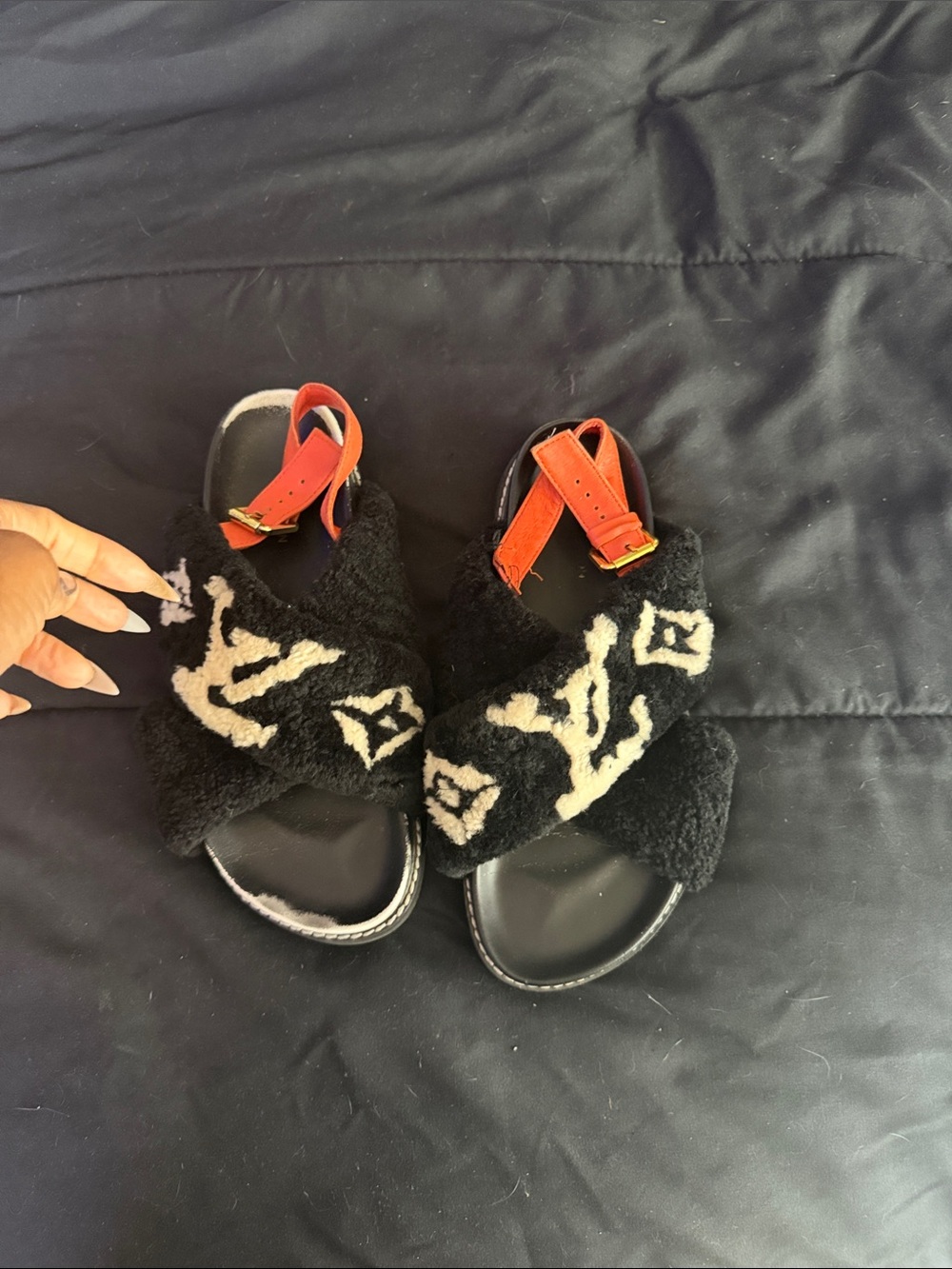 Lv Black & Cream Fuzzy Cross-Strap Sandals with Red Buckle